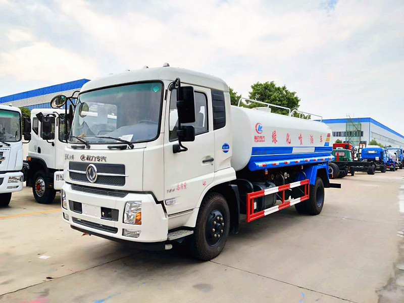 东风天锦12方洒水车