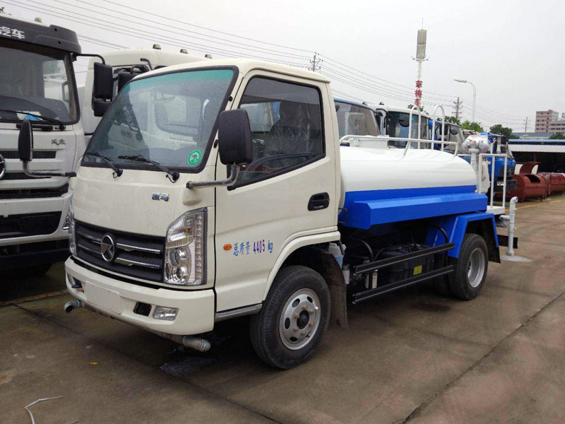 凯马3方洒水车