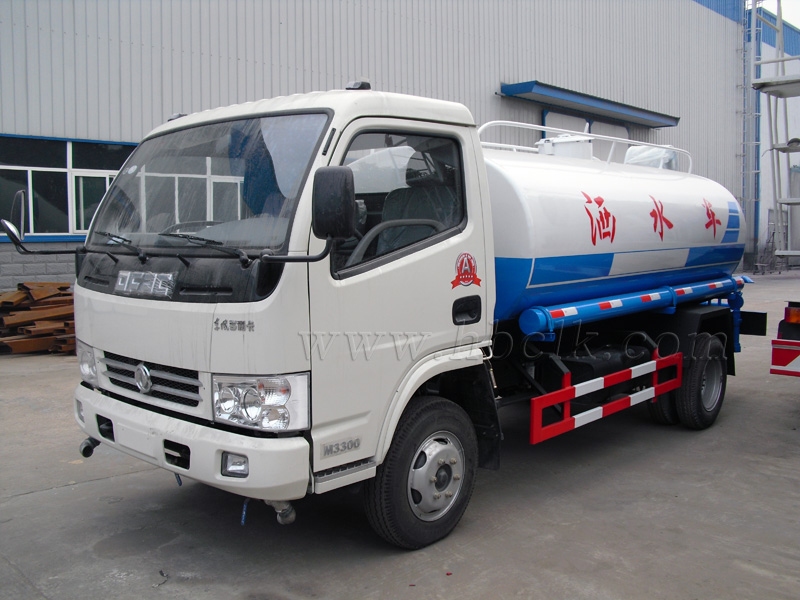东风小多利卡5吨洒水车