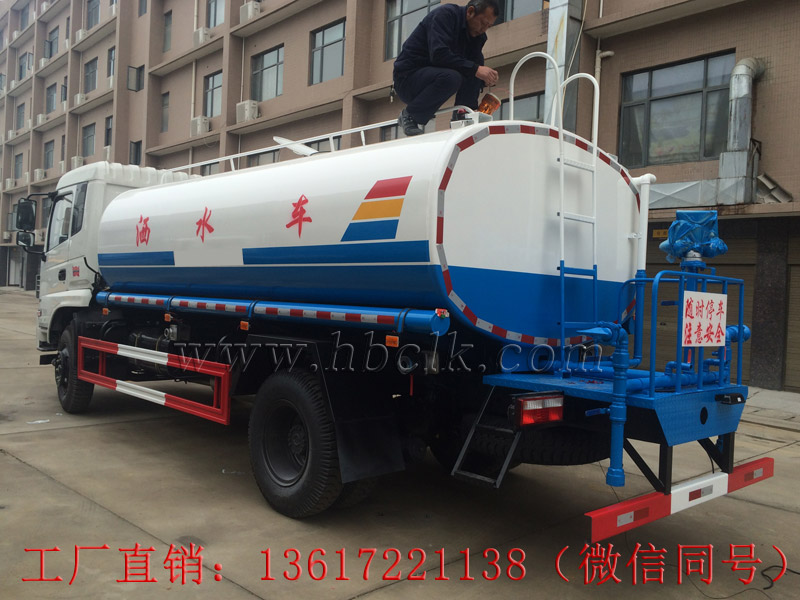 东风专底12吨洒水车正在安装**示灯
