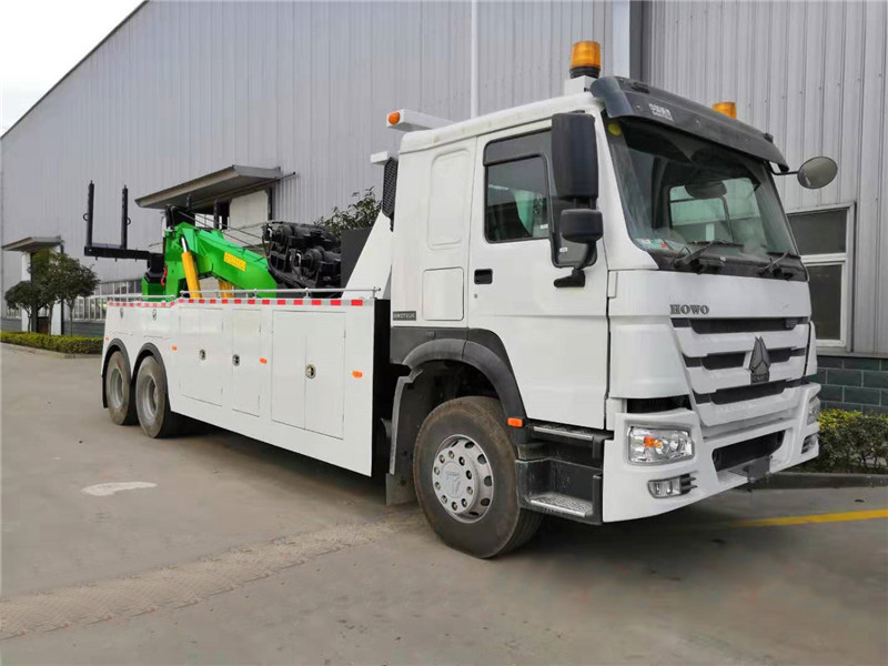 CLW5250TQZZ5型清障车 重汽豪沃后双桥一拖一道路救援车
